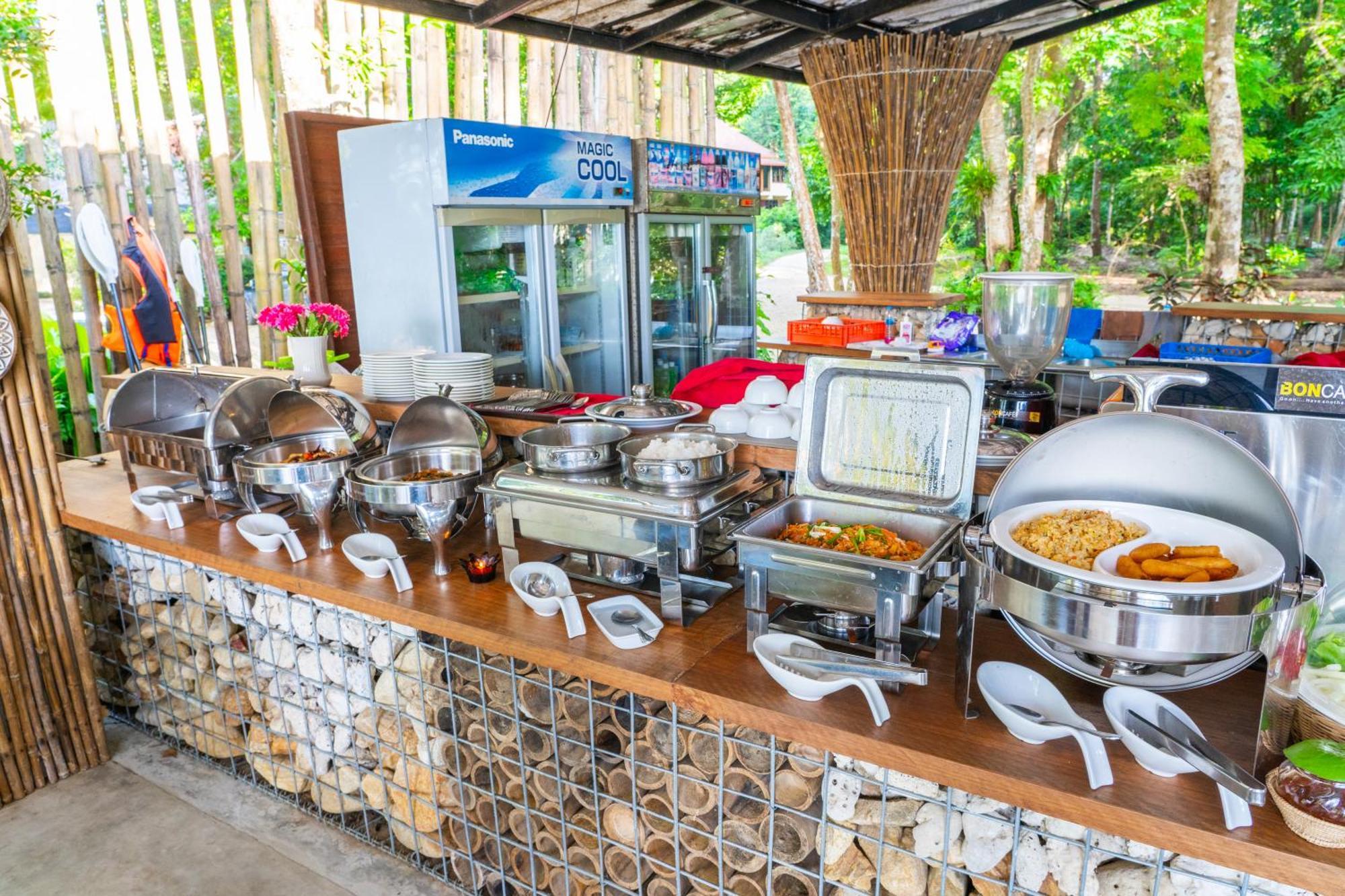 ชีวาปุรีบีชรีสอร์ท รีสอร์ท